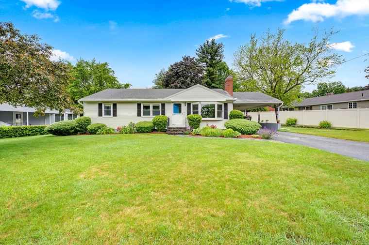 Photo of 21 Crestfield Ln Leominster, MA 01453