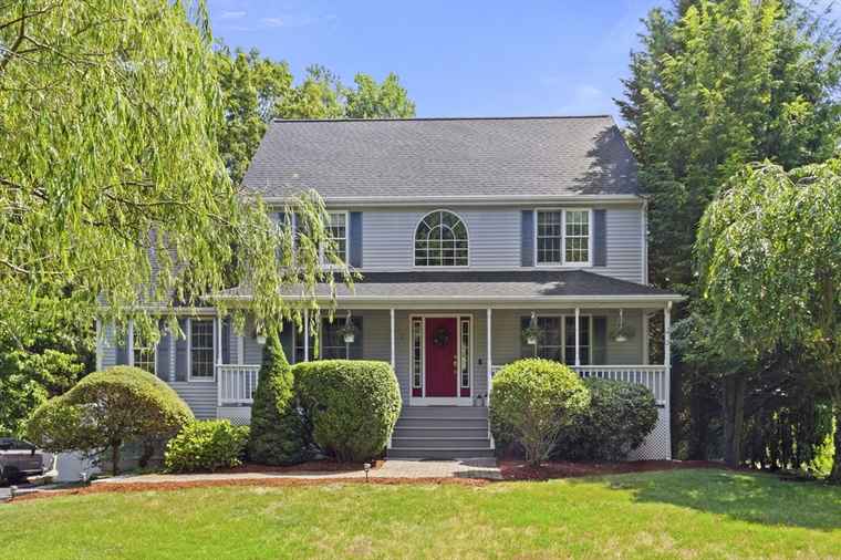 Photo of 8 Whineys Way Attleboro, MA 02703