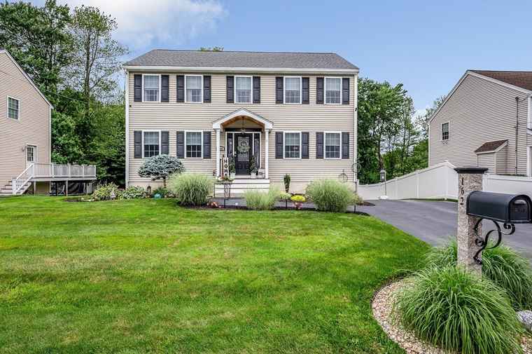 Photo of 162 18th St Lowell, MA 01850