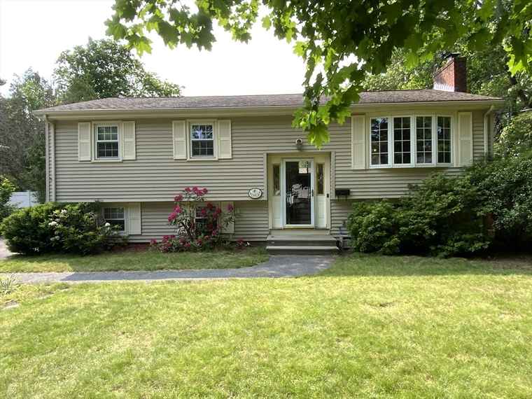 Photo of 4 Cook St Shrewsbury, MA 01545