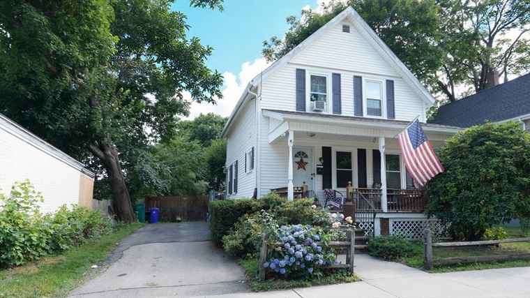 Photo of 37 School St Attleboro, MA 02703