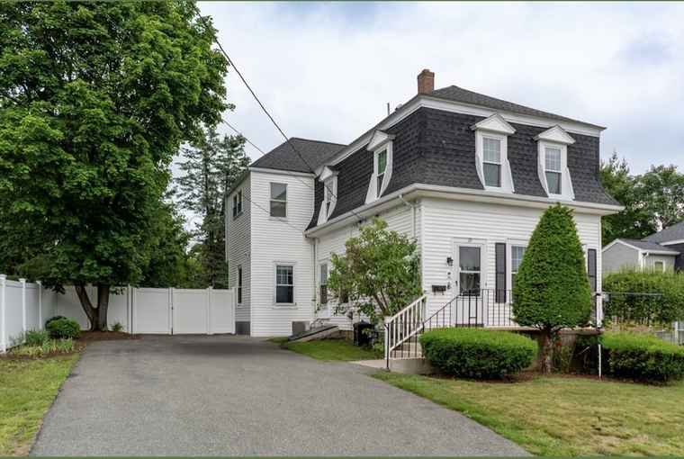 Photo of 19 Center St Weymouth, MA 02189