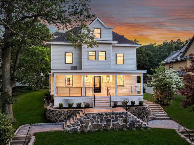 Photo of 40 Upland Rd Melrose, MA 02176