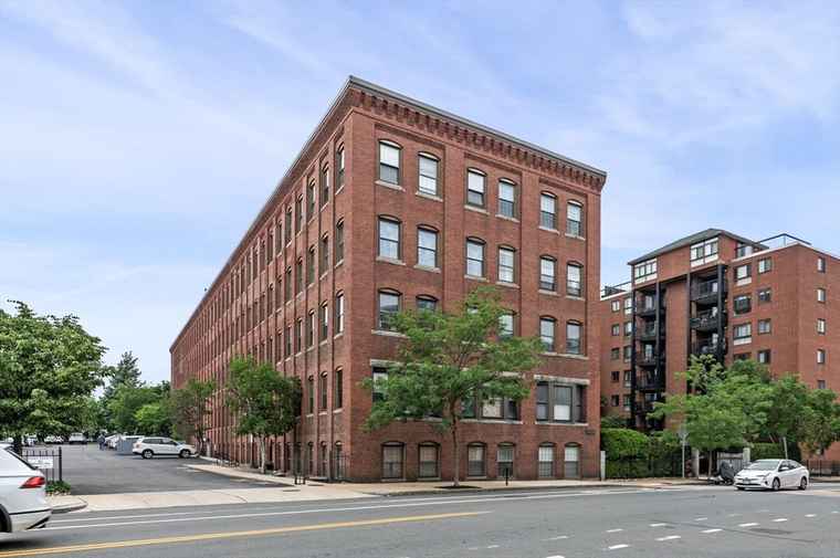 Photo of 50 Rantoul St #502 Beverly, MA 01915