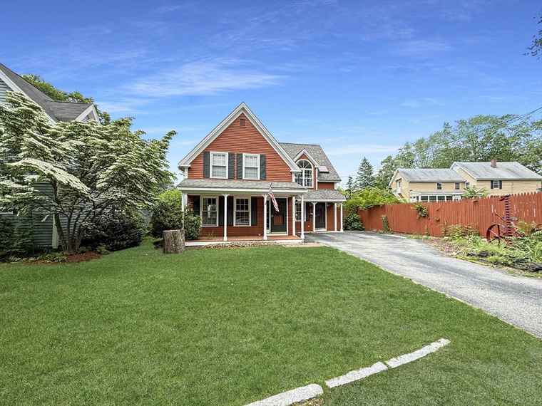 Photo of 14 Putnam Ave Chelmsford, MA 01824