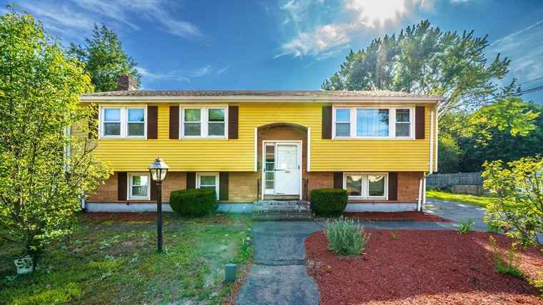 Photo of 360 Pearl St Stoughton, MA 02072