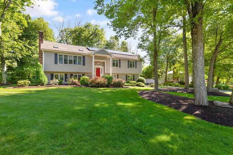 Photo of 53 Hollytree Rd Stoughton, MA 02072