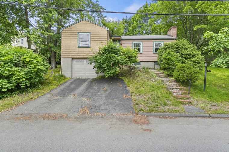 Photo of 6 Middle St Woburn, MA 01801