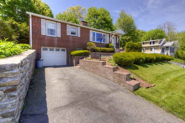 Photo of 40 Marsh Ave Worcester, MA 01606