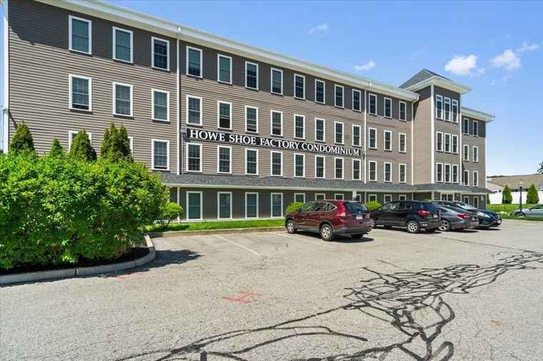Photo of 110 Pleasant St #208 Marlborough, MA 01752