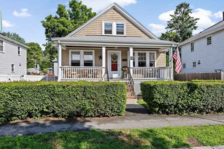 Photo of 35 Willow Ave Quincy, MA 02170