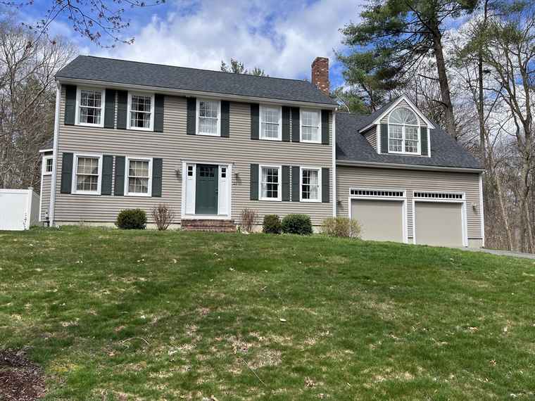 Photo of 23 Roundtable Rd Easton, MA 02356