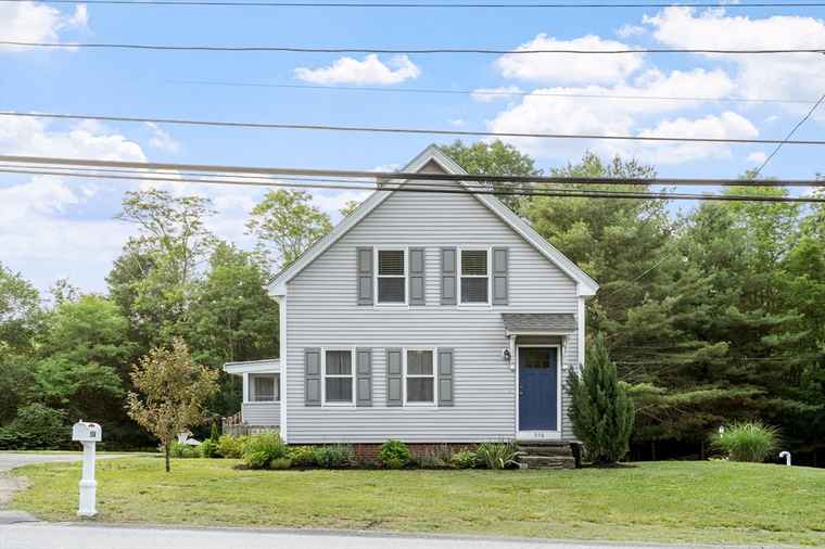 Photo of 558 Amesbury Rd Haverhill, MA 01830