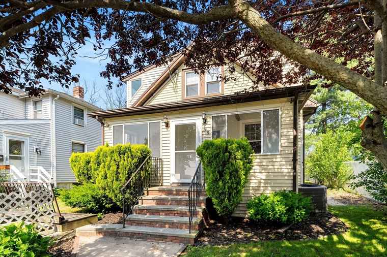Photo of 55 Rosemont Rd Weymouth, MA 02191