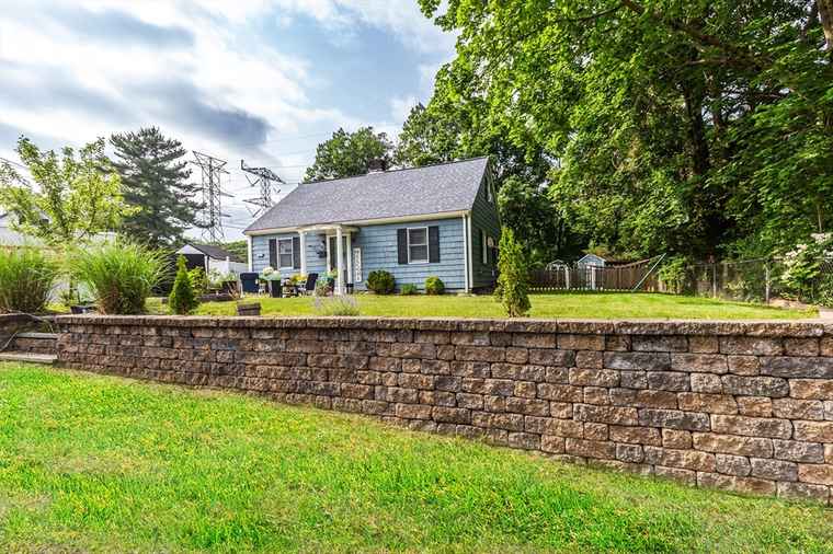 Photo of 112 Stoughton St Stoughton, MA 02072