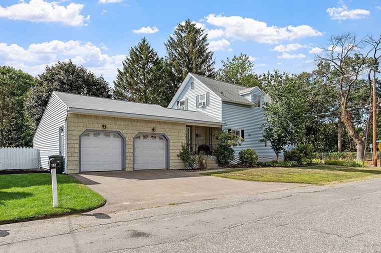 Photo of 89 Benjamin St Leominster, MA 01453