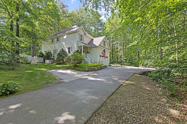 Photo of 37 Village Woods Rd Haverhill, MA 01832