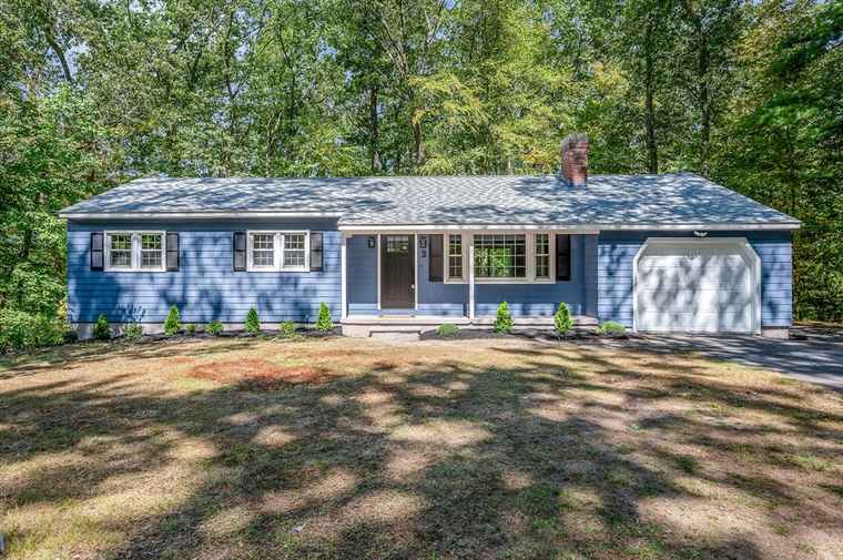 Photo of 3 Horseshoe Rd Chelmsford, MA 01824