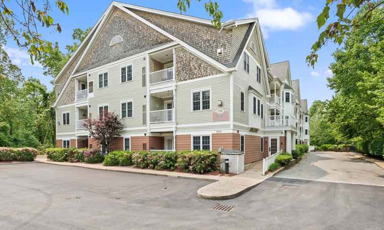 Photo of 190 Chickering Rd Unit 201D North Andover, MA 01845