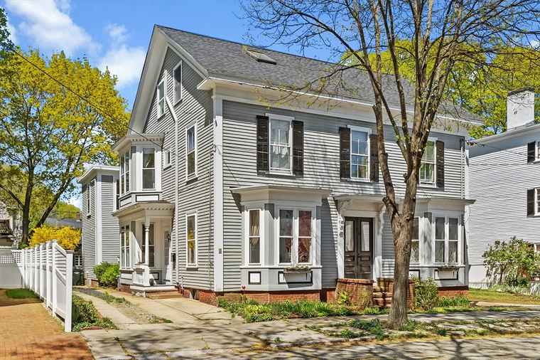 Photo of 8 Parsons St Newburyport, MA 01950