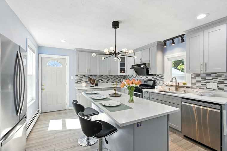 Photo of 55 Warren Ave Quincy, MA 02170