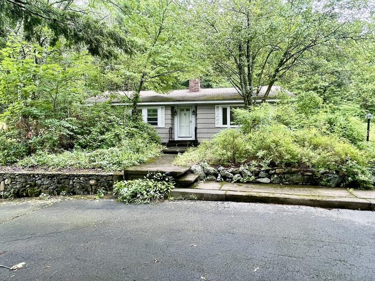Photo of 6 Overlook Dr Weston, MA 02493