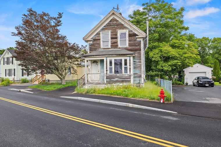 Photo of 39 Shores St Taunton, MA 02780