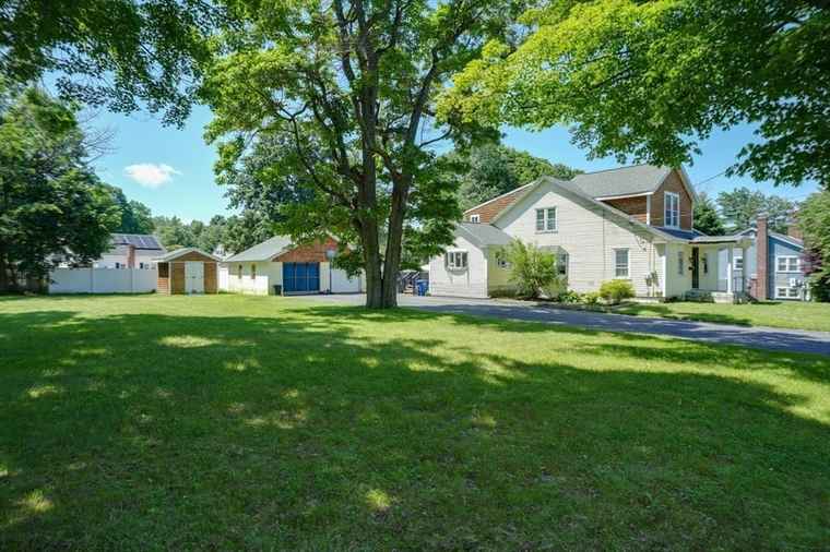 Photo of 16 Dewey St Leominster, MA 01453