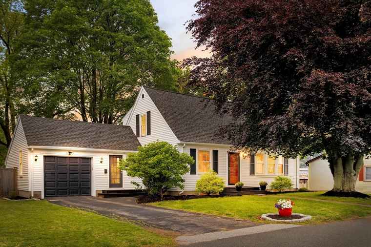 Photo of 16 Hart Pl Woburn, MA 01801