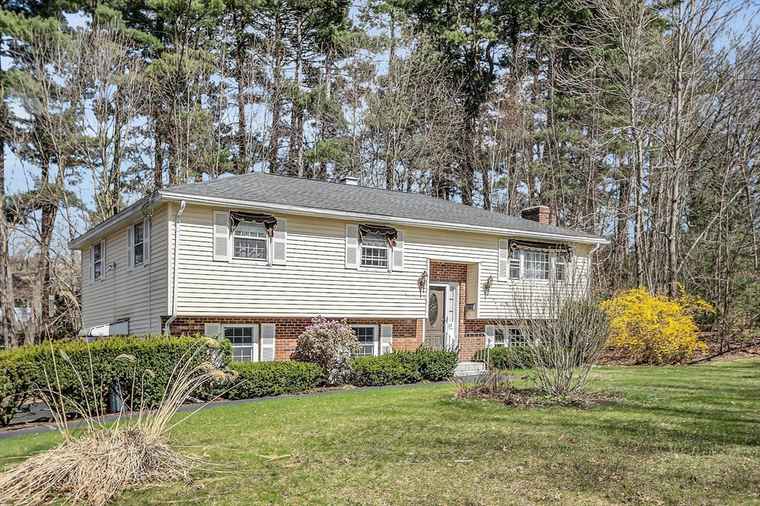 Photo of 33 Ideal Ave Chelmsford, MA 01824