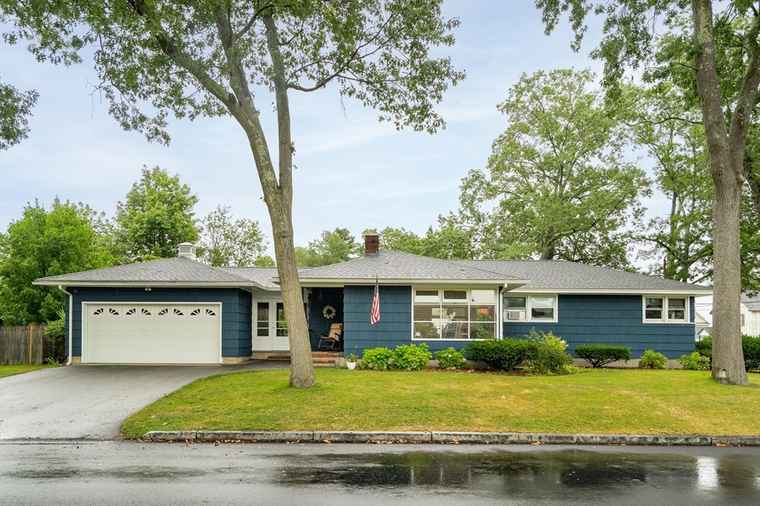 Photo of 1 Sunset Ave Chelmsford, MA 01824