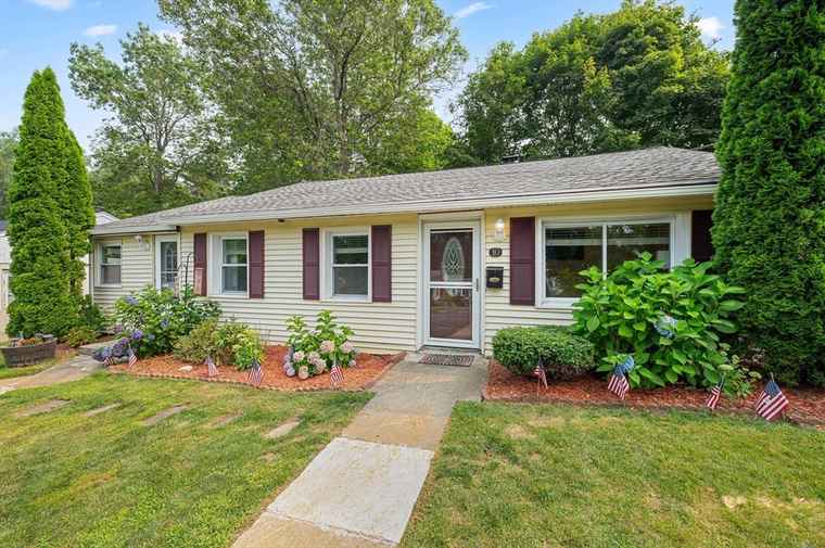 Photo of 10 Bainridge Rd Worcester, MA 01602