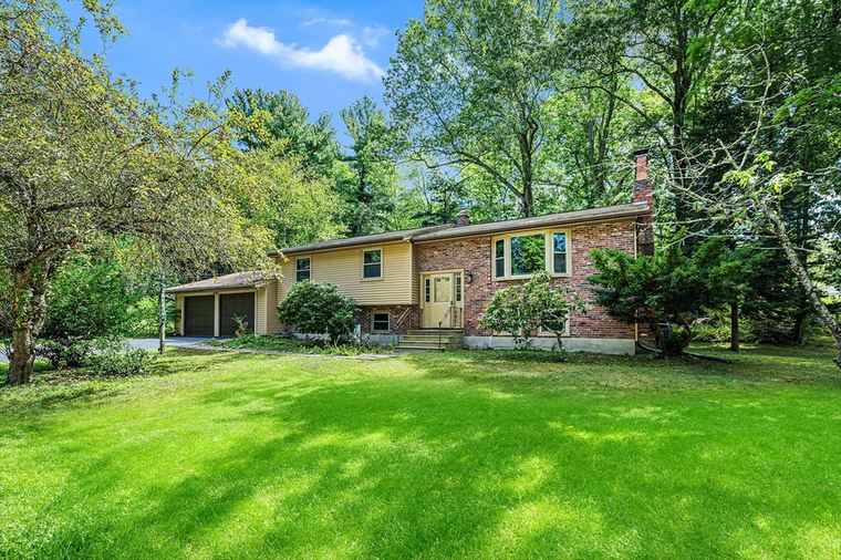 Photo of 6 Sierra Dr Chelmsford, MA 01824