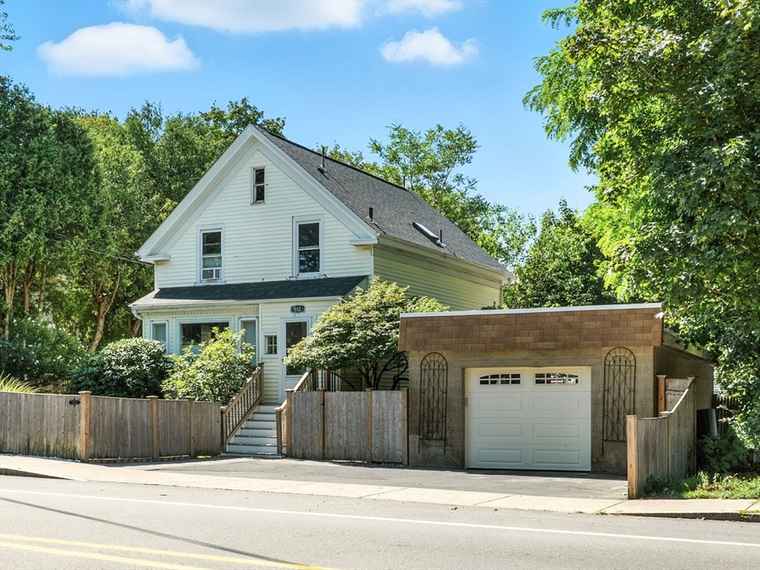 Photo of 512 Elliott St Beverly, MA 01915