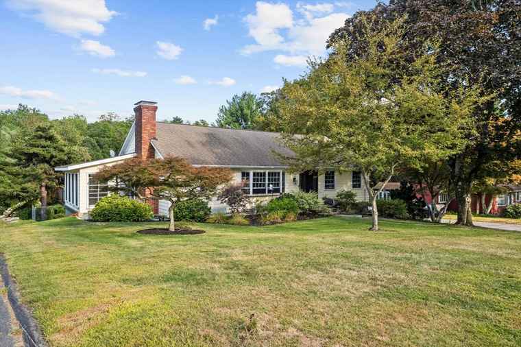 Photo of 175 Oak St Shrewsbury, MA 01545