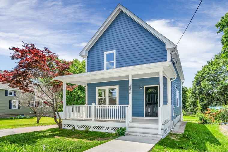 Photo of 1604 Central St Stoughton, MA 02072