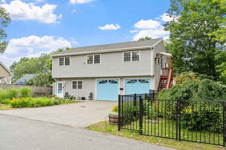 Photo of 4 Fiske Ave Chelmsford, MA 01863