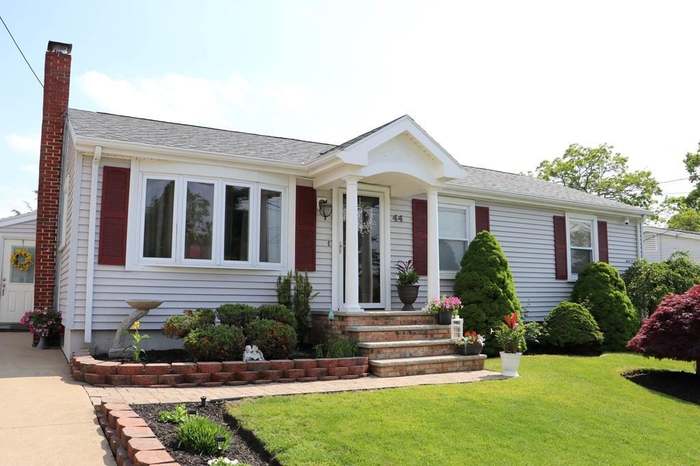 44 Maxine St New Bedford Ma 02745 Mls 72582604 Redfin