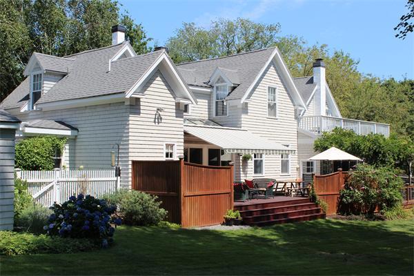 Duxbury Wood Fence Contractor in Boston Massachusetts