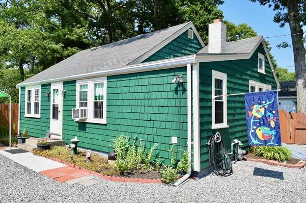 2 Pine St Wareham Ma 02571 Mls 72375414 Redfin