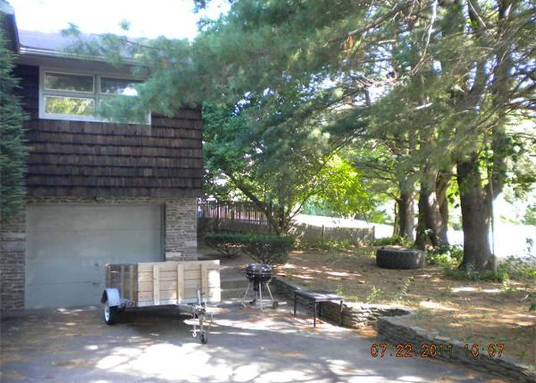 8 Venice St, Milford, MA 01757