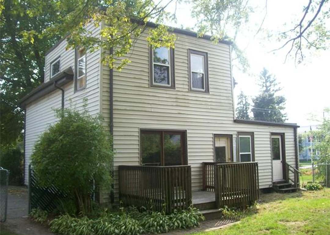 52 Weymouth St, Holbrook, MA 02343