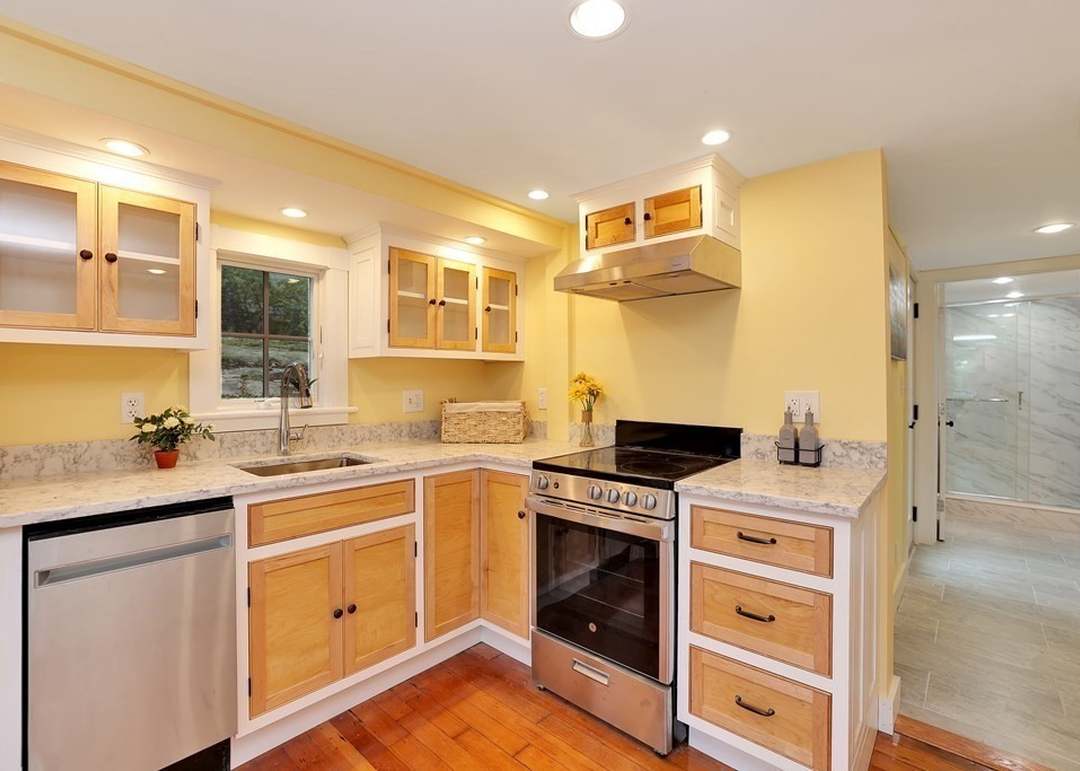 22 Mount Pleasant St, Rockport, MA 01966
