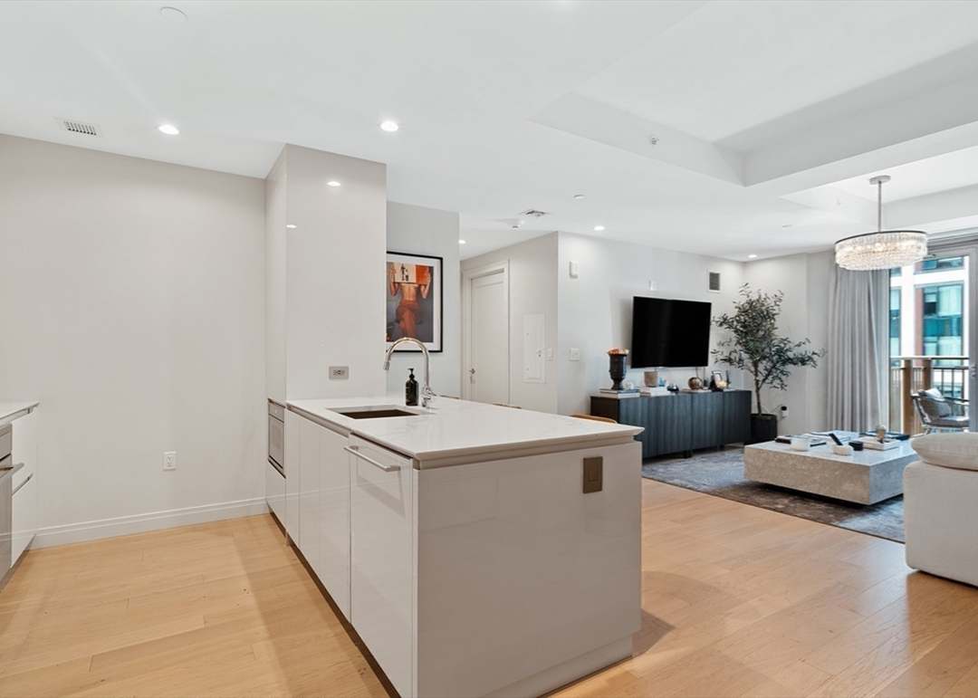 135 Seaport Blvd #1009, Boston, MA 02210