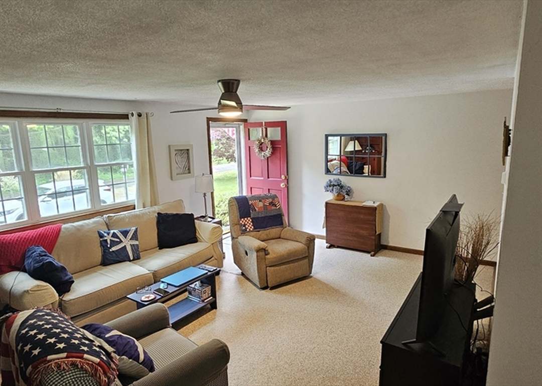 3 Kenneth St, Sandwich, MA 02537