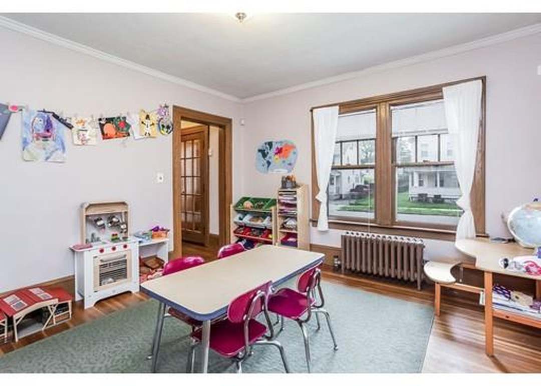 49 Burton St, Springfield, MA 01108