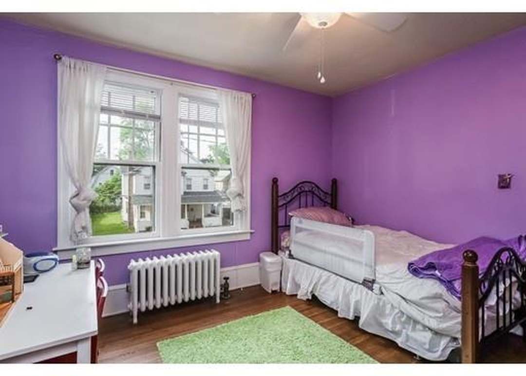 49 Burton St, Springfield, MA 01108