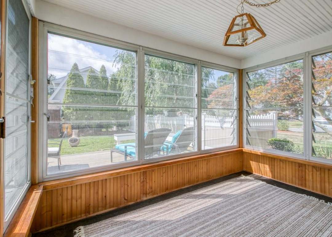 5 Fenimore Blvd, Springfield, MA 01108