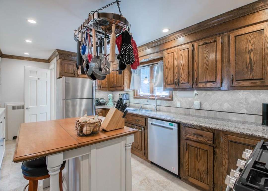 5 Fenimore Blvd, Springfield, MA 01108