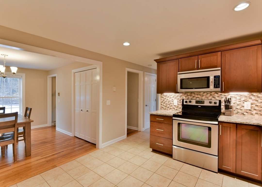 42 Westwood Dr, Sturbridge, MA 01566